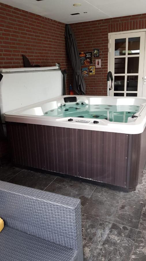 Het Gildehuis Met Sauna En Jacuzzi Stevensweert Εξωτερικό φωτογραφία